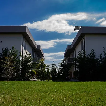 Apartment Family-Friendly Apartment With One Bedroom And Separate Living Area, Access To The Garden, Donilads Properties - Home Everywhere Relax & Nature Escape Două Mai