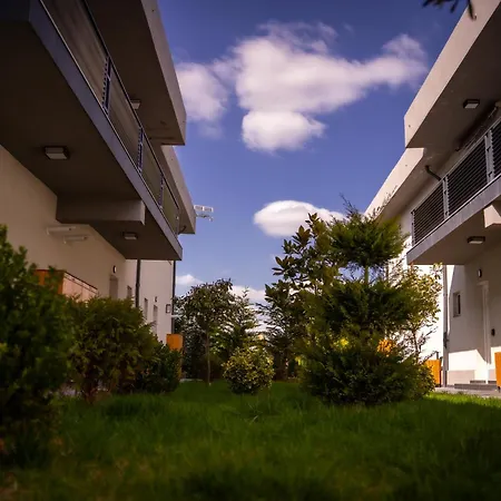 Family-Friendly Apartment With One Bedroom And Separate Living Area, Access To The Garden, Donilads Properties - Home Everywhere Relax & Nature Escape Două Mai