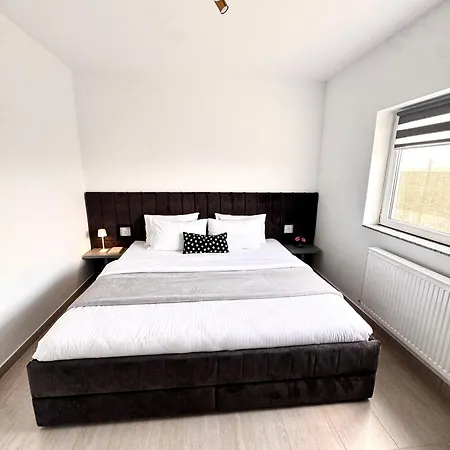 Apartamento In 2 Mai,quiet,spacious,garden,separate Bedroom - Donilads - Everywhere