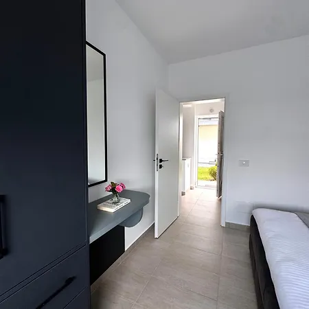 Apartamento In 2 Mai,quiet,spacious,garden,separate Bedroom - Donilads - Everywhere Două Mai