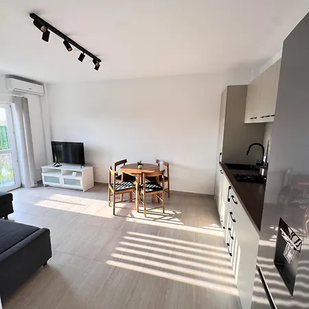In 2 Mai,quiet,spacious,garden,separate Bedroom - Donilads - Everywhere Apartamento