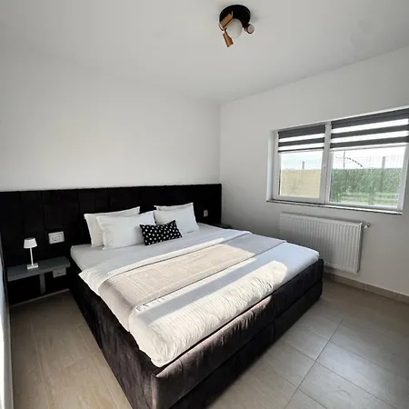 In 2 Mai,quiet,spacious,garden,separate Bedroom - Donilads - Everywhere Două Mai
