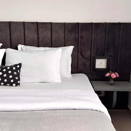 In 2 Mai,quiet,spacious,garden,separate Bedroom - Donilads - Everywhere * Două Mai