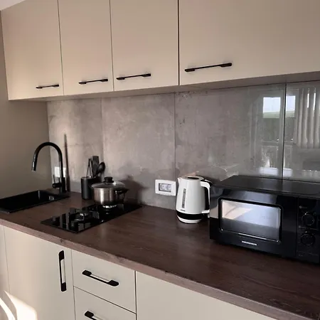 Apartamento In 2 Mai,quiet,spacious,garden,separate Bedroom - Donilads - Everywhere *
