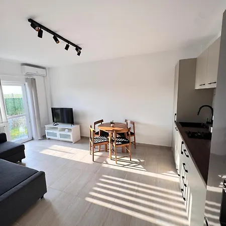 Apartamento In 2 Mai,quiet,spacious,garden,separate Bedroom - Donilads - Everywhere Două Mai