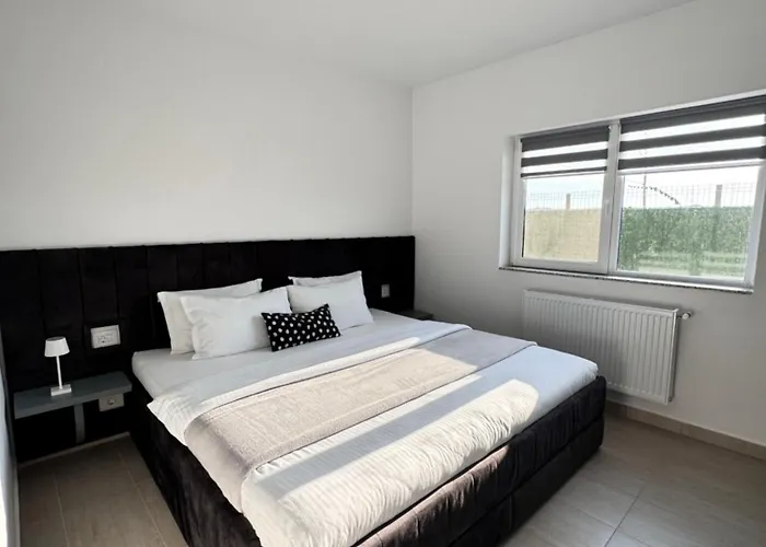 In 2 Mai,quiet,spacious,garden,separate Bedroom - Donilads - Everywhere Două Mai