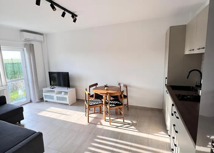 아파트 In 2 Mai,quiet,spacious,garden,separate Bedroom - Donilads - Everywhere Două Mai