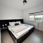 In 2 Mai,quiet,spacious,garden,separate Bedroom - Donilads - Everywhere Două Mai