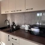 Lejlighed In 2 Mai,quiet,spacious,garden,separate Bedroom - Donilads - Everywhere *