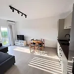 Lejlighed In 2 Mai,quiet,spacious,garden,separate Bedroom - Donilads - Everywhere Două Mai