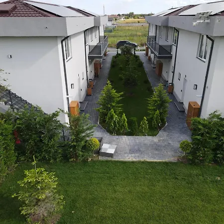 Lägenhet Family-Friendly Apartment With One Bedroom And Separate Living Area, Access To The Garden, Donilads Properties - Home Everywhere Relax & Nature Escape *