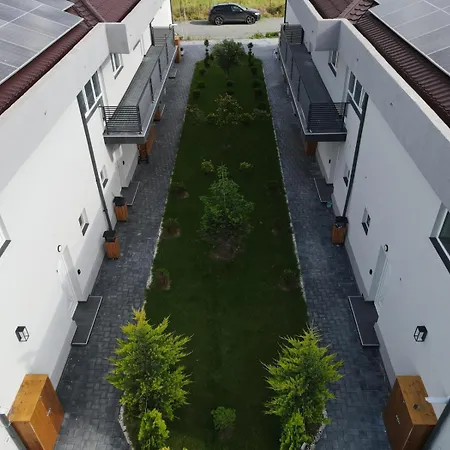 Family-Friendly Apartment With One Bedroom And Separate Living Area, Access To The Garden, Donilads Properties - Home Everywhere Relax & Nature Escape *