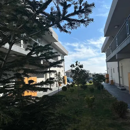 Family-Friendly Apartment With One Bedroom And Separate Living Area, Access To The Garden, Donilads Properties - Home Everywhere Relax & Nature Escape *