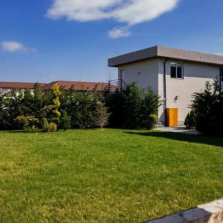 Family-Friendly Apartment With One Bedroom And Separate Living Area, Access To The Garden, Donilads Properties - Home Everywhere Relax & Nature Escape Lägenhet Două Mai