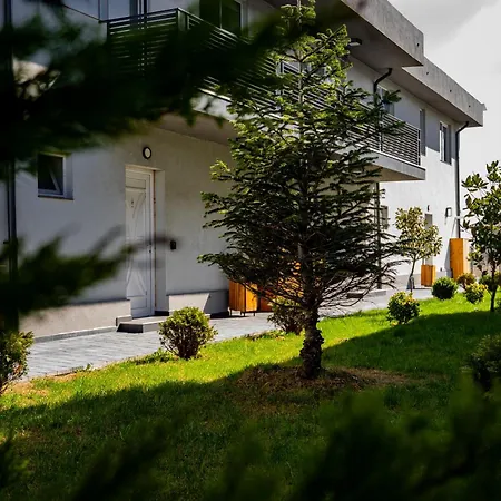 In 2 Mai,quiet,spacious,garden,separate Bedroom - Donilads - Everywhere Două Mai