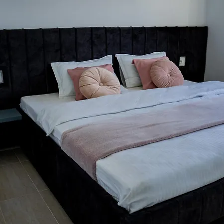 Family-Friendly Apartment With One Bedroom And Separate Living Area, Access To The Garden, Donilads Properties - Home Everywhere Relax & Nature Escape *