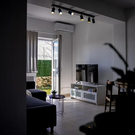 Family-Friendly Apartment With One Bedroom And Separate Living Area, Access To The Garden, Donilads Properties - Home Everywhere Relax & Nature Escape