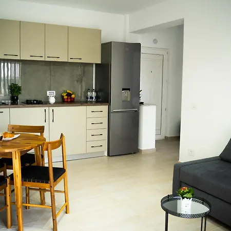 Family-Friendly Apartment With One Bedroom And Separate Living Area, Access To The Garden, Donilads Properties - Home Everywhere Relax & Nature Escape Două Mai