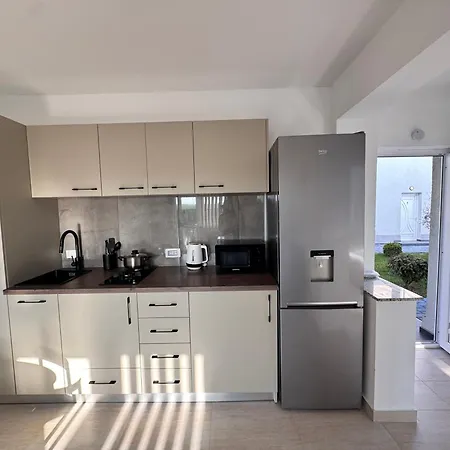 In 2 Mai,quiet,spacious,garden,separate Bedroom - Donilads - Everywhere Apartament *