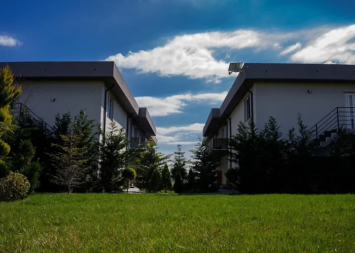 Apartament In 2 Mai,quiet,spacious,garden,separate Bedroom - Donilads - Everywhere Două Mai