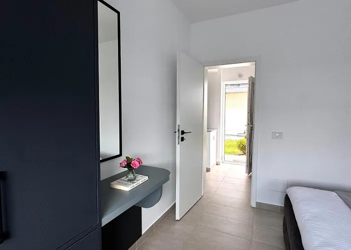 Apartament In 2 Mai,quiet,spacious,garden,separate Bedroom - Donilads - Everywhere Două Mai