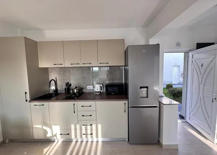 In 2 Mai,quiet,spacious,garden,separate Bedroom - Donilads - Everywhere Apartament *