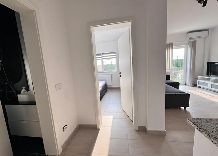 Apartament In 2 Mai,quiet,spacious,garden,separate Bedroom - Donilads - Everywhere *