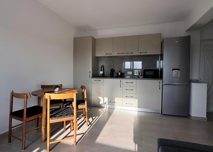 In 2 Mai,quiet,spacious,garden,separate Bedroom - Donilads - Everywhere * Două Mai